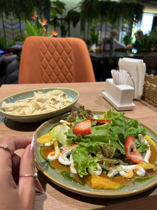 The secret restaurant in Moscow where you can eat all day less then 100$