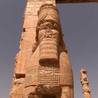 Statues, Persepolis  🏛️🗿 / 2025