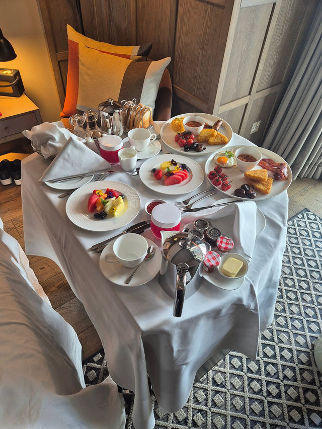 🌟 The Londoner: Ultimate Luxury in the Heart of the West End