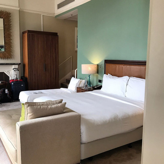 ✨ Renaissance Radiance: A Chic Escape in the Heart of the City