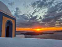 🌋 Inside the Heart of Santorini: Discovering the Magic of the Caldera ✨