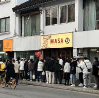 行列店が軒を連ねるグルメストリート「十全街」