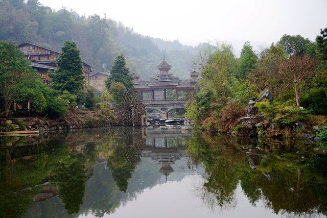 尤其是在春季，當油菜花盛開的時節，景色更加誘人