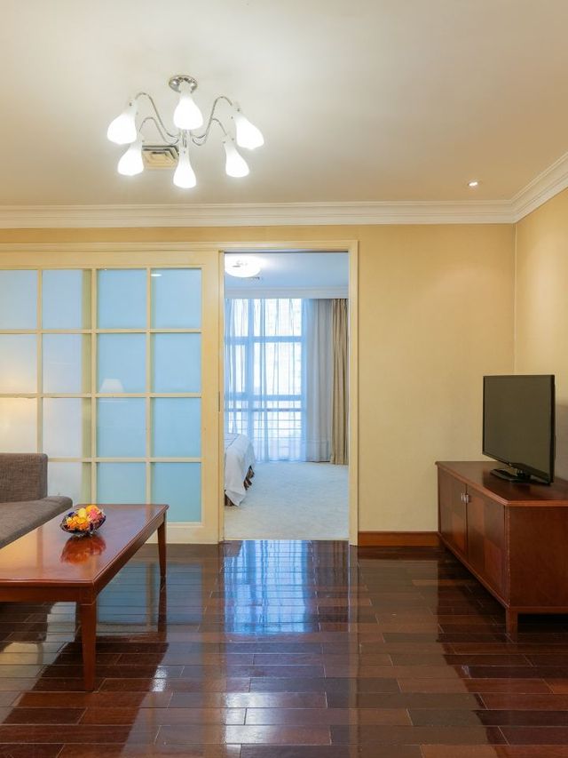 🏨✨ Shenzhen Staycation: Luxe Comfort Meets Convenience 🛍️🌆