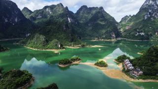 浩坤湖景區簡直就是一幅絕美的山水畫卷