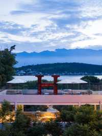 🌟 Dali's Chic Retreat: Art, Music & Views 🎨🎵🏞️