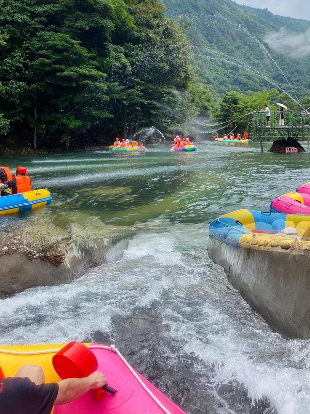 狂野刺激的峽谷漂流！夏日狂歡的正確打開方式