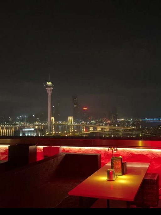 Sky21 bar , rooftop bar in Macao 