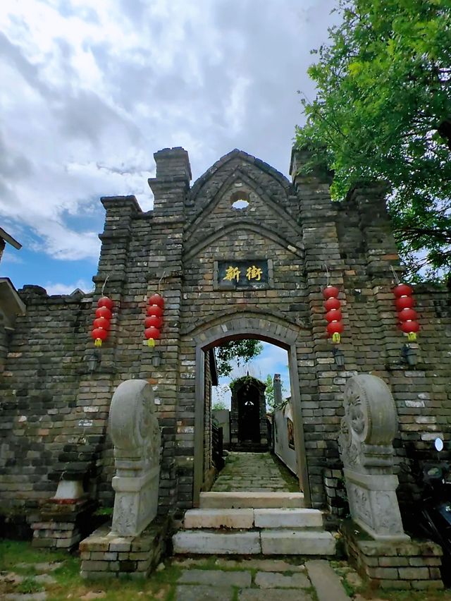 鹹寧光年城堡，超特別的風格去拍照打卡帶你一秒穿越！