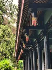 四川旅遊 | 開門見山第一寺–峨眉山報國寺。