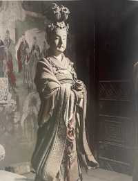 《汾陽太符觀彩塑》仙女下凡該是這般模樣 汾陽不止有名酒，不止有杏花，古代道觀中還藏着國色天香，花。