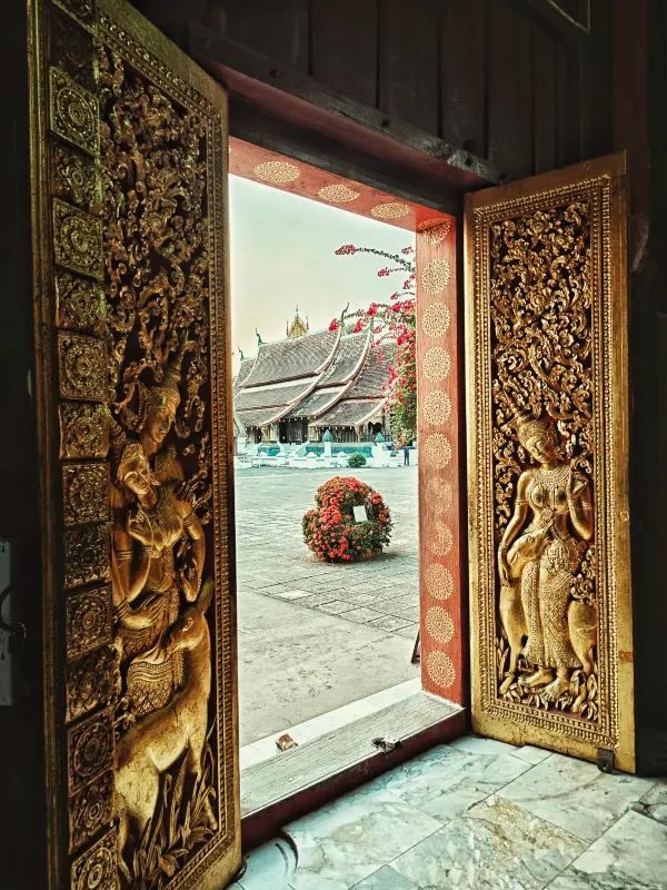 Discover the Charm of Wat Xieng Thong
