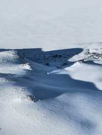 2025年首次登山，挑戰海拔4886米的雪馬山，大雪覆蓋，潔白無瑕