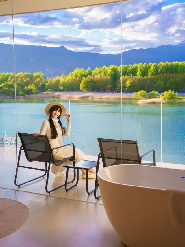 本來以為麗江已經夠美了，直到我住進風景裡