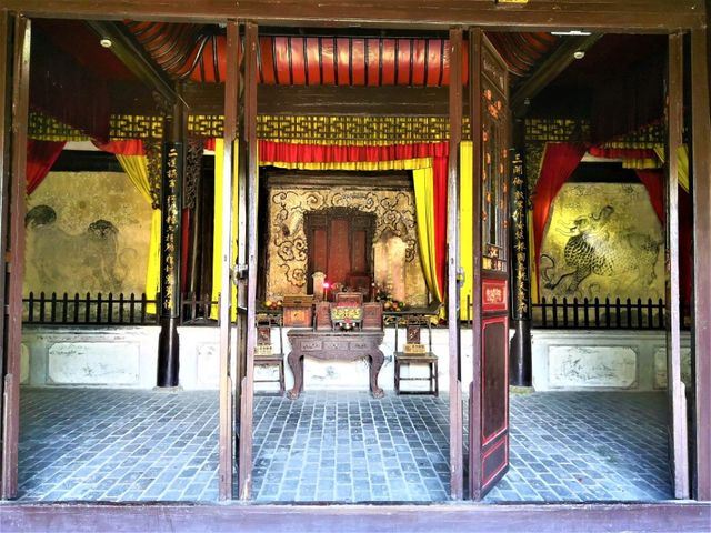 Backpacker’s Guide to Fenghuang Ancient Town: A Journey Through Time and Frame