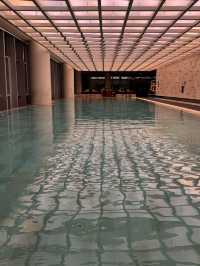 廣州柏悅泳池｜把廣州塔泡進蒂芙尼藍裡🏊‍♀️