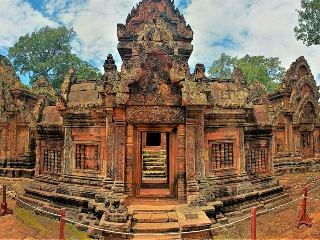 Banteay Srei: Cambodia's Exquisite Temple Masterpiece