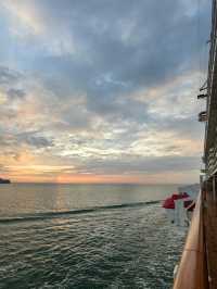 🌅 The most beautiful sunrise I’ve ever seen was at sea.