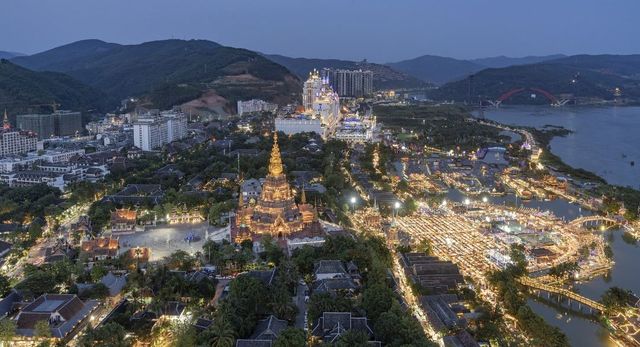 住進了一間會呼吸的傣家童話屋