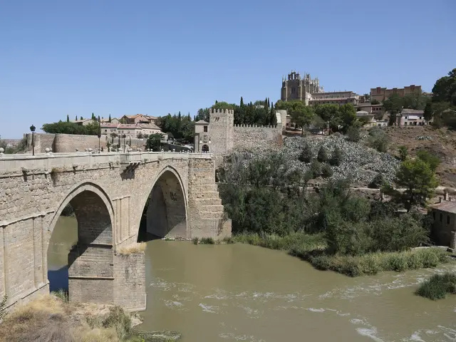 Toledo's San Martín Bridge: A Timeless Journey to the Middle Ages