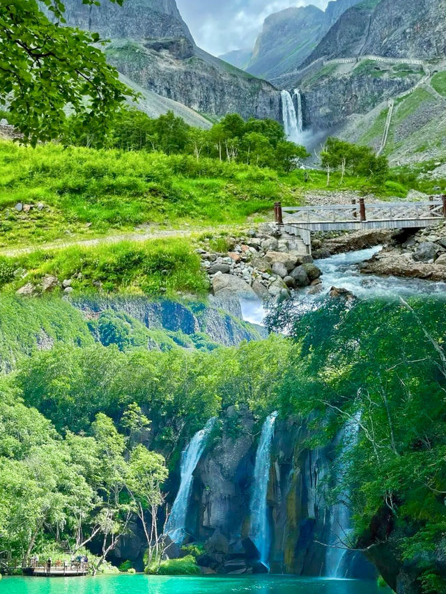 - 與長白山對望：一場天地之間的孤獨浪