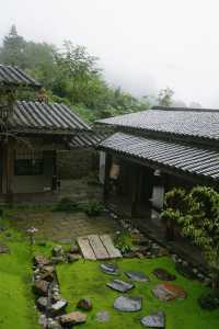 青城山私藏侘寂風民宿｜躲進山凹凹裡聽霧看林