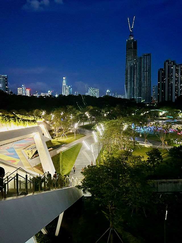 🌿 深業上城｜一個可以在百貨中看見綠地、綠地中看見高樓的魔幻之地