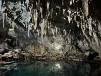 🌊 希納達南石灰岩洞 Hinagdanan Cave｜藏在地底的碧藍奇境