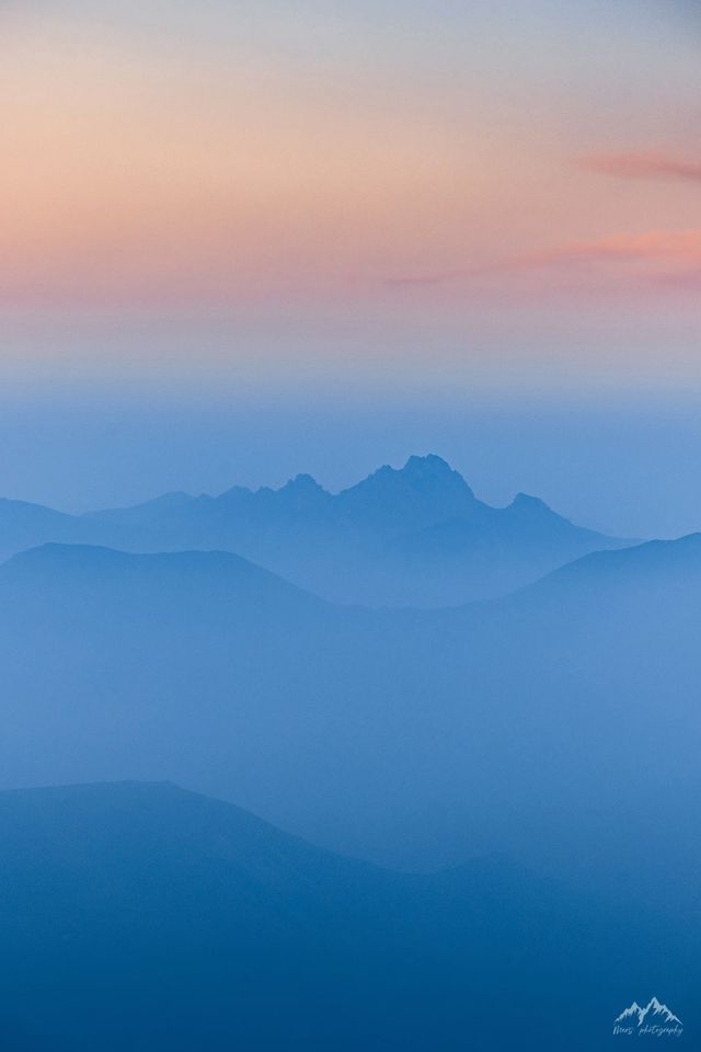 西寧的秋：一半金黃染高原，一半湛藍映山河