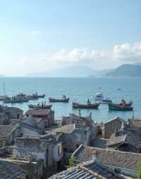 這是三面環海,礁石嶙峋,海浪澎湃,兼具了海的壯闊與山的奇秀