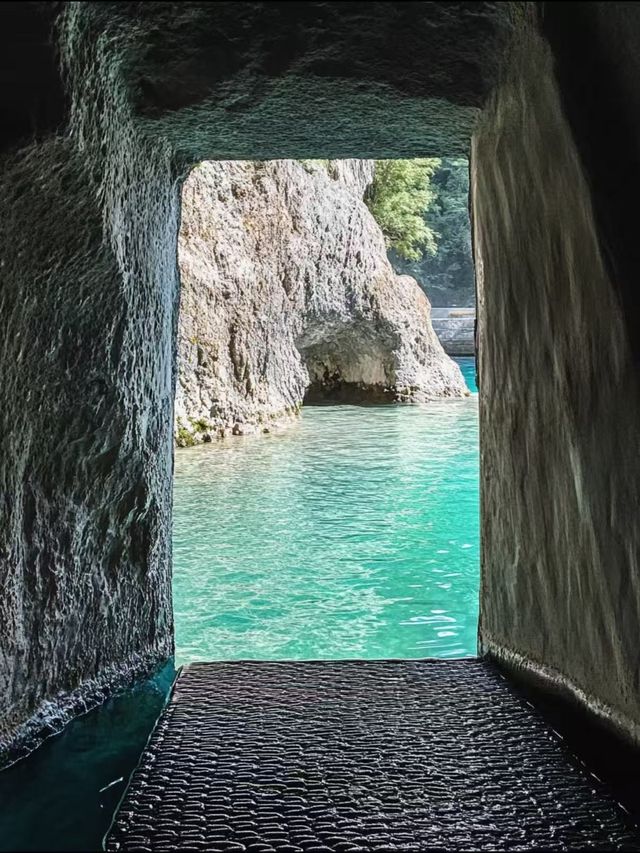 藏在丹霞峽谷裡的治癒湯泉