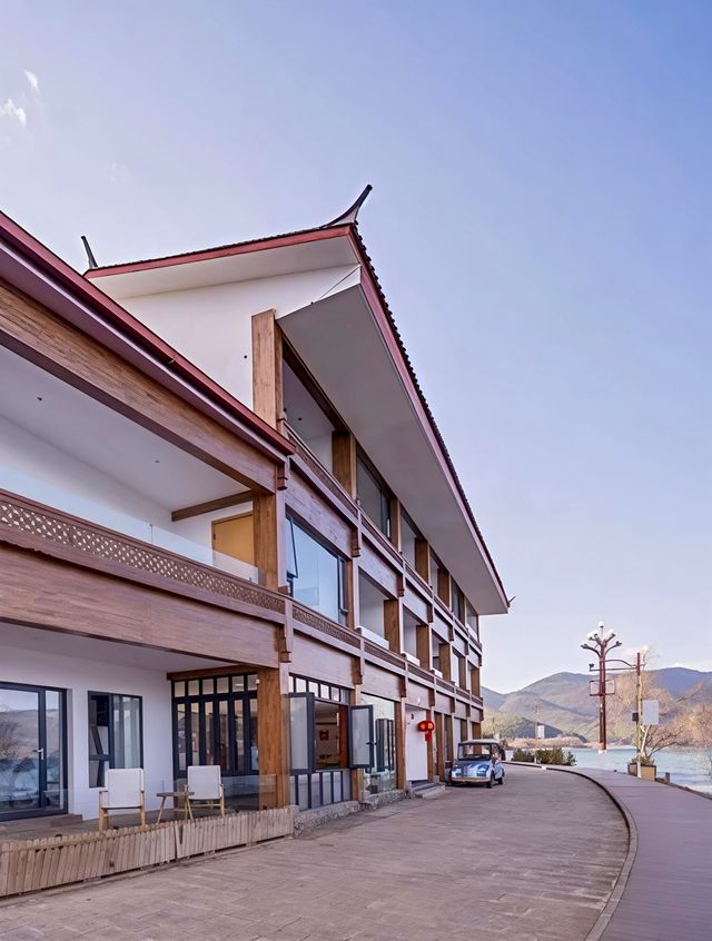 瀘沽湖封神民宿！推窗就是整片藍朴墅全湖景Villa太絕了