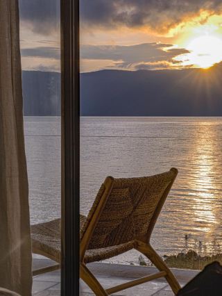 Dali Seaview Hotel, lie back and enjoy the Cangshan Mountains and Erhai Lake!