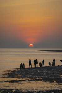 凌晨5點的北海銀灘，承包整片橘子海浪漫