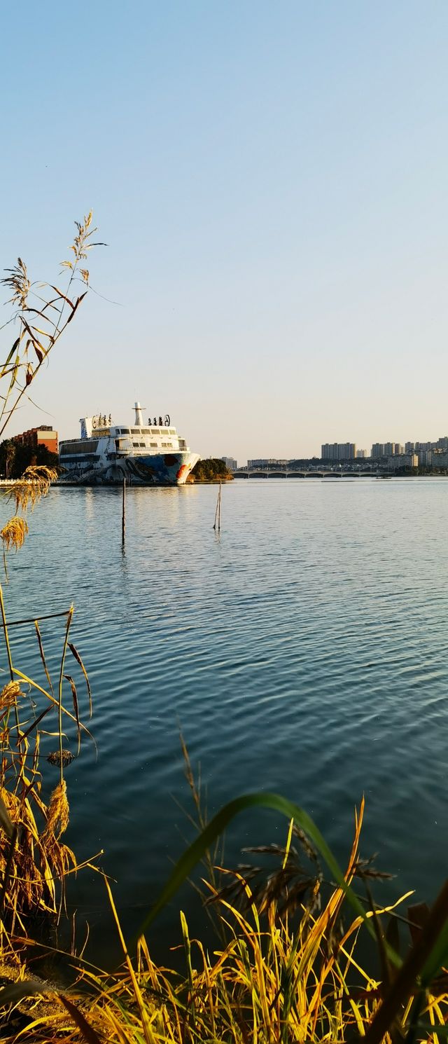 夕陽映照下的歐式建築構成的絕美風景
