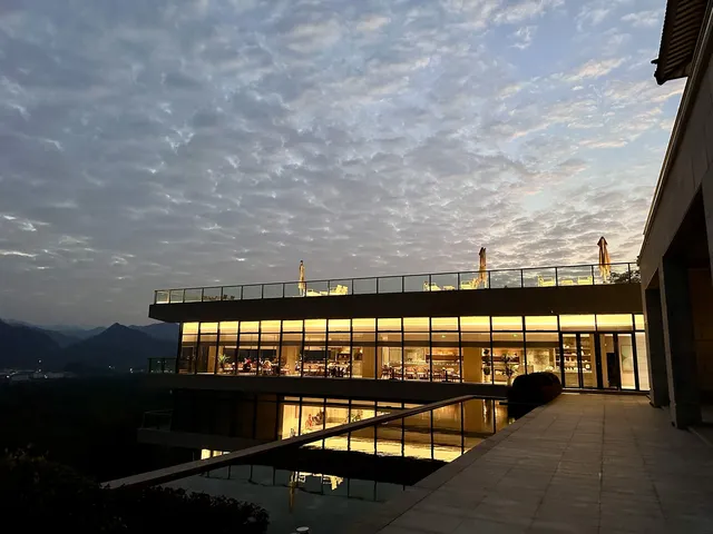 在山谷,觀雲,聽琴,見自己 在山谷,觀雲,聽琴,見自己