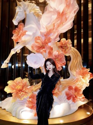 루자주이에 위치한 꿈결 같은 랜드마크인 오리엔탈 펄 타워에서 세계 각국의 음식을 맛볼 수 있는 특별한 경험을 즐겨보세요!