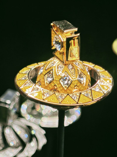 アート・デザイン・音楽 JEWELRY from the PEARL MUSEUM Must-See Punk Jewelry Exhibition in Macau | Trip.com Macau