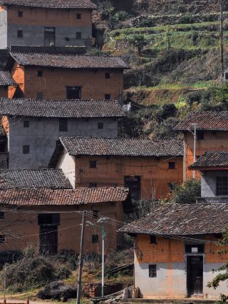 Near Nanchang | Old-fashioned, self-built rammed-earth houses hidden deep in the mountains