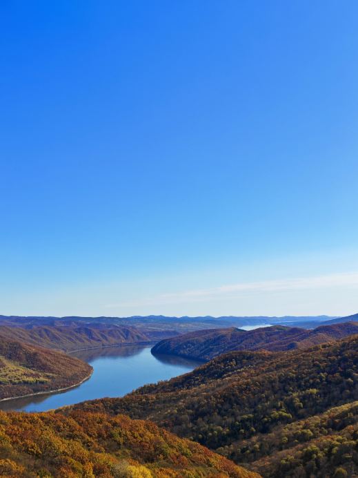 National Day in Hegang: Longjiang Three Gorges | Climb the tower for a breathtaking view of the river bordering two countries!