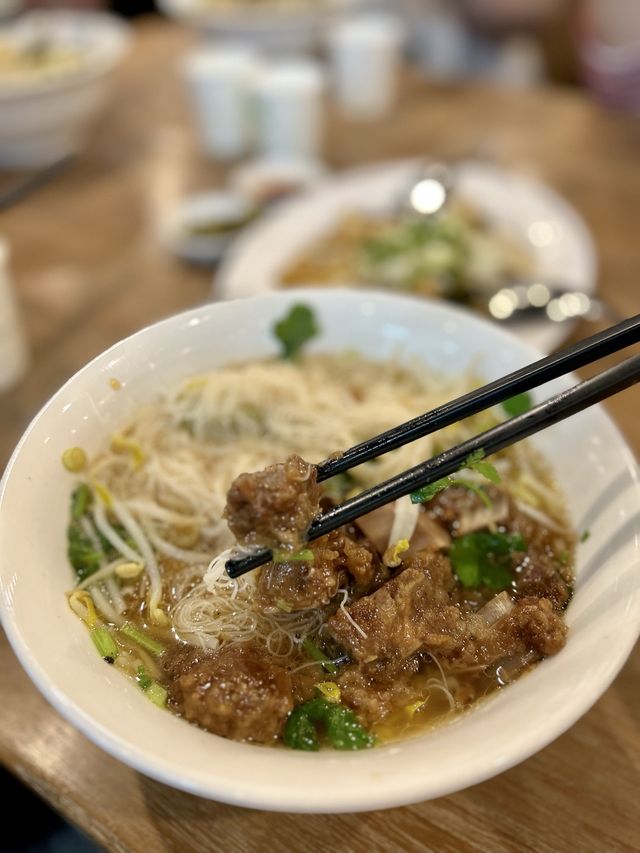［新竹/竹北］ 竹東邱記排骨酥麵 竹北店🥢｜竹北必吃美食 排骨酥麵必吃 氣泡水免費喝到飽🫣 