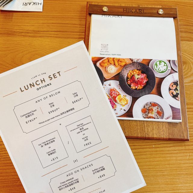 [鬧市中的寧靜。Hikari Cafe]