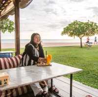 คาเฟ่พัทยา ริมหาดสุดชิค Good Old Sea Beach Cafe