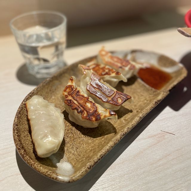 香港尖沙咀｜維港夜景配一幻濃蝦湯拉麵🍜