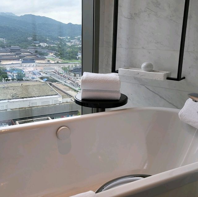광화문 포시즌스 호텔 🏨 - 스위트룸 , 청와대뷰, 인룸다이닝, 조식