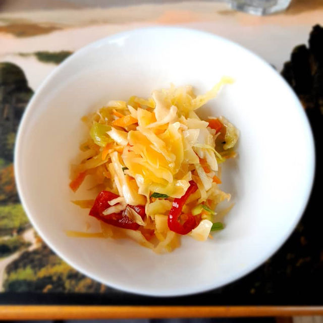 在奇峻的巨嶺山下的餐廳🍴嘆美味佳餚🍺