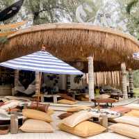 นั่งชิลริมทะเลพัทยาที่ Cave Beach Club 🏝️