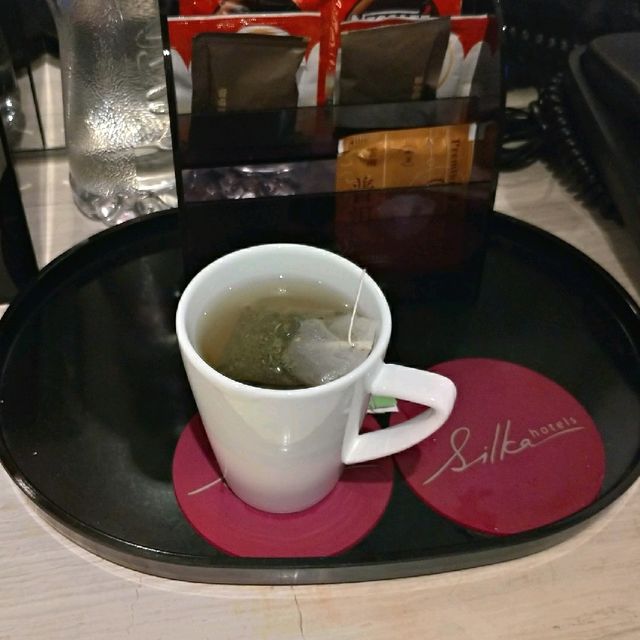 葵涌工廠區內的「荃灣絲麗酒店」