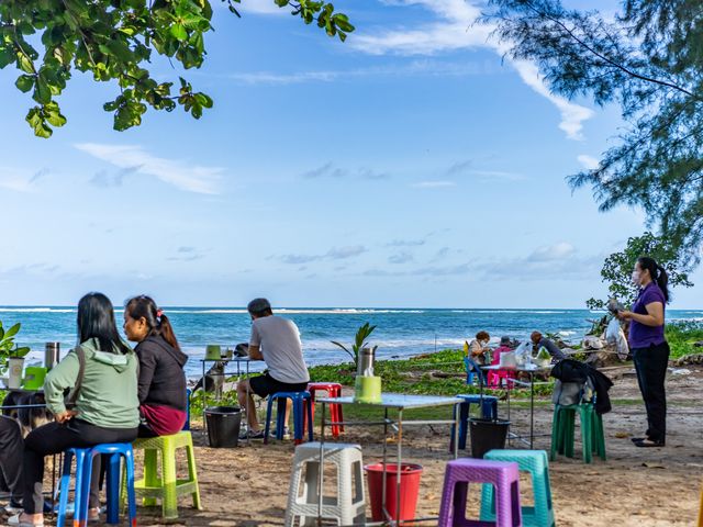 ตลาดเช้าวิวสวย "ตลาดชิงปลา" หาดในยาง 