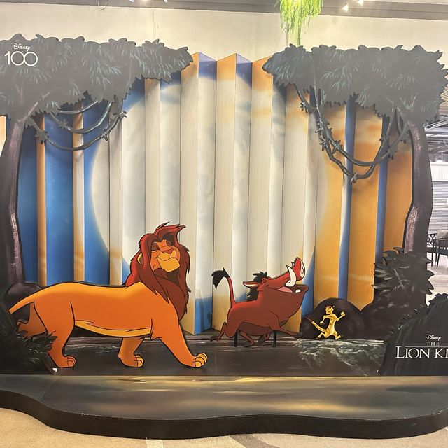 Disney100 Village ไปถ่ายรูปกับการ์ตูนสุดโปรดฟรี!